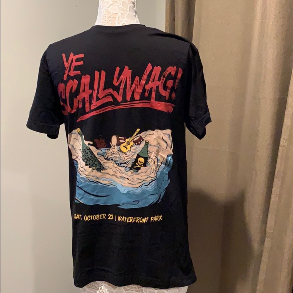 Ye Scallywag black T-shirt medium